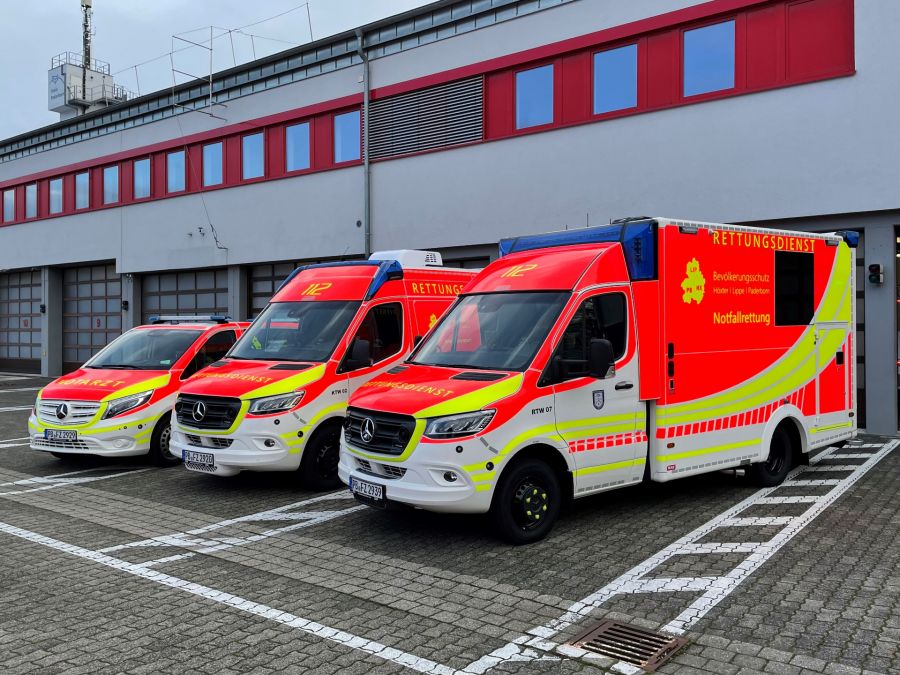 17 neue Einsatzfahrzeuge für den Rettungsdienst des Kreises - Kreis Paderborn